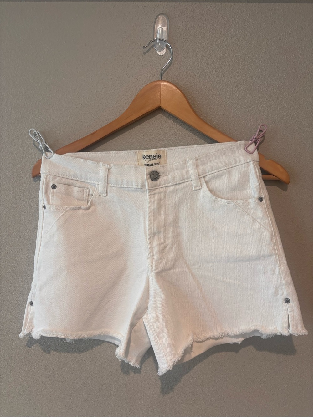 Kensie White Raw-Hem Denim Shorts
